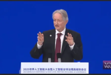 发展AI“养虎为患”？“AI教父”辛顿：消灭AI不现实；要把AI训练好，让它不“杀”你
