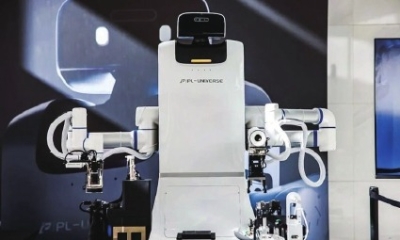 互为引擎　彼此成就 机器人与汽车智造“双向奔赴”