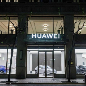 冷落极狐、得罪赛力斯，华为“倒逼”自己造车？