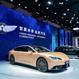 华为、阿里、博世加持，又一个高端新能源品牌站在了风口上