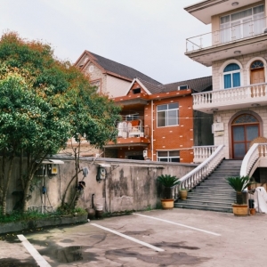 新能源汽车在乡村的市场里面挖呀挖呀挖