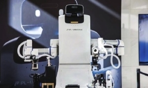 互为引擎　彼此成就 机器人与汽车智造“双向奔赴”